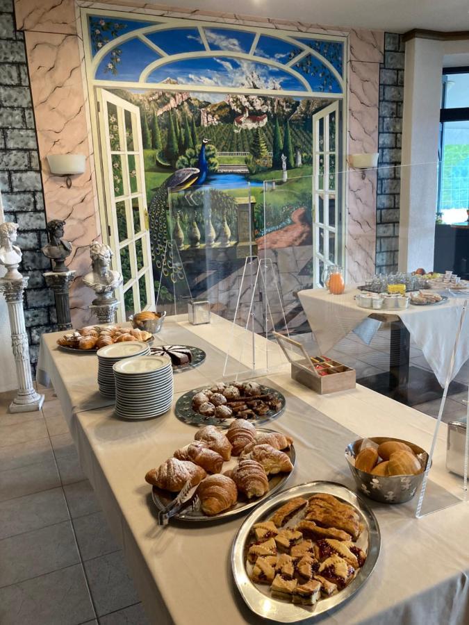 Hotel Ristorante Scoiattolo Sporminore Екстер'єр фото