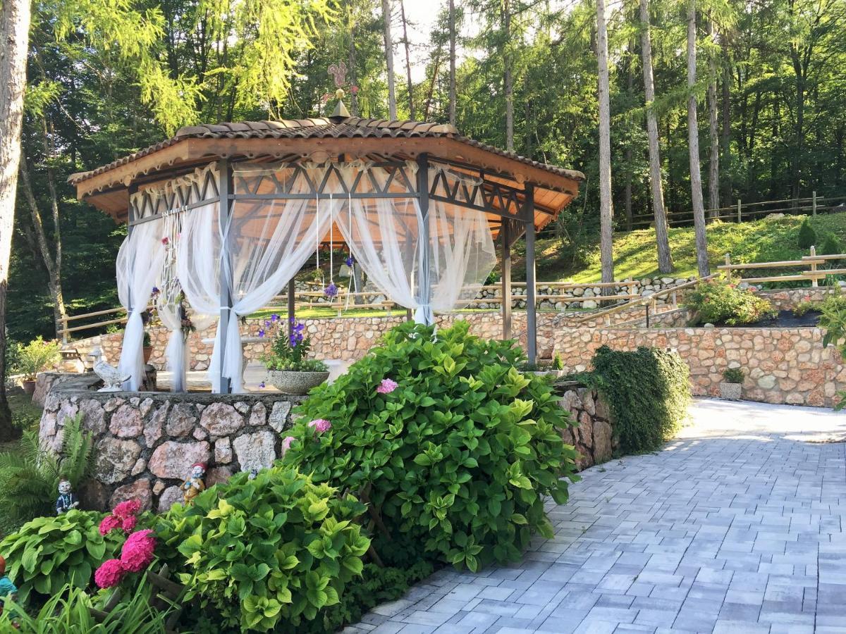 Hotel Ristorante Scoiattolo Sporminore Екстер'єр фото