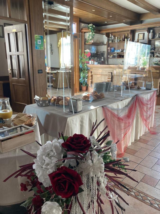 Hotel Ristorante Scoiattolo Sporminore Екстер'єр фото