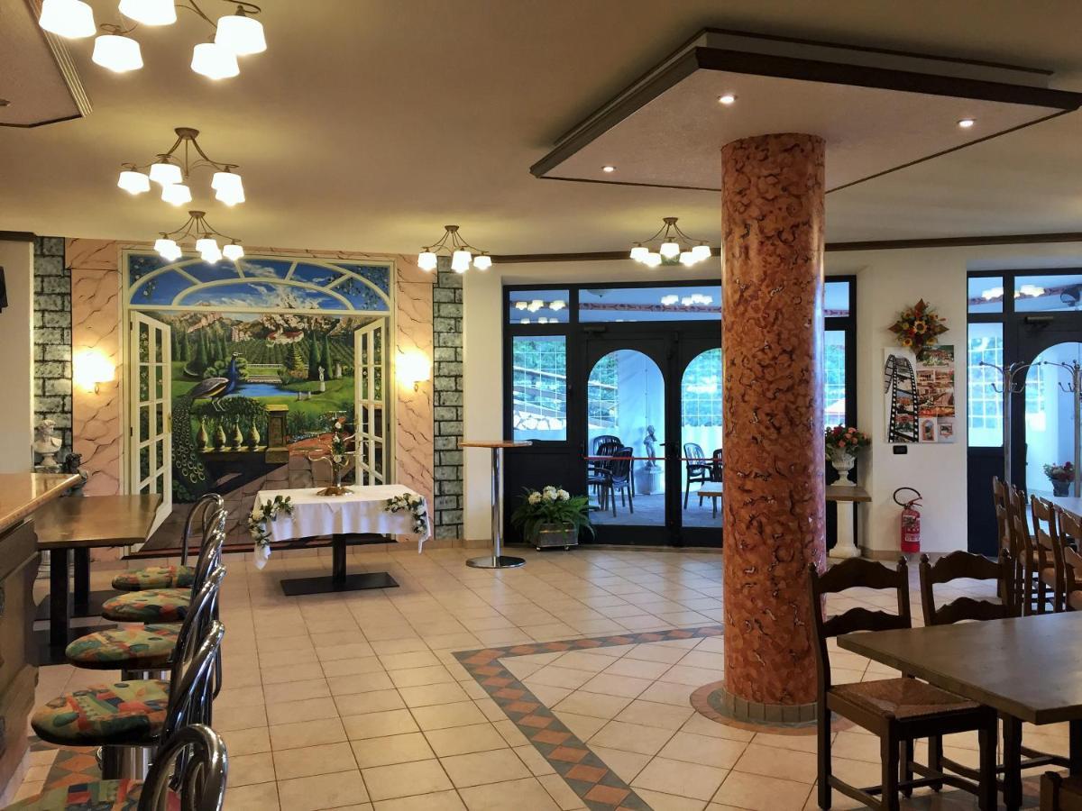 Hotel Ristorante Scoiattolo Sporminore Екстер'єр фото